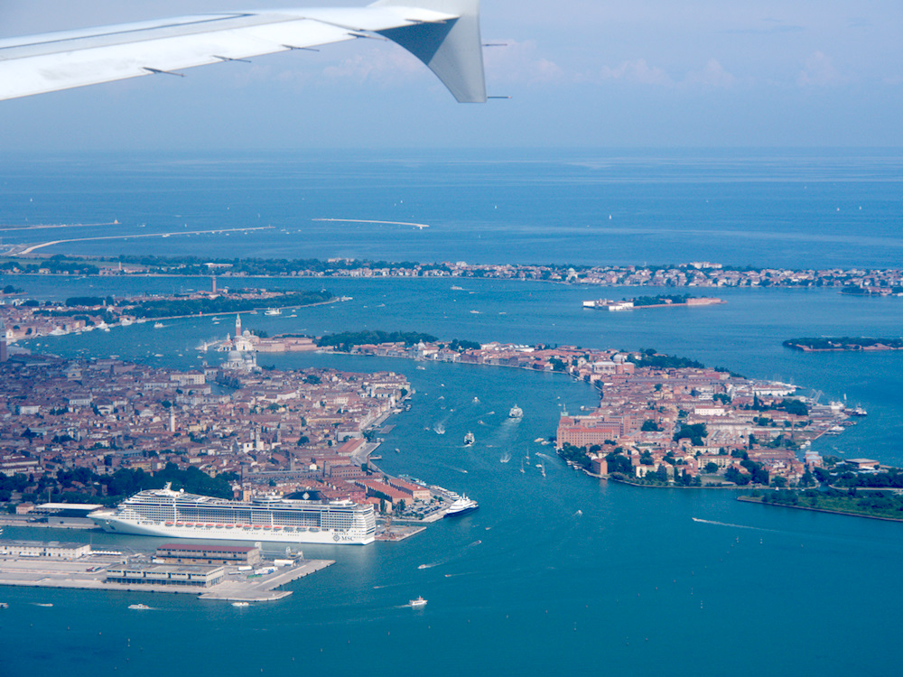 201406011006-VENEA015-E-M5.jpg OLYMPUS IMAGING CORP. E-M5 Airbus, Alitalia, Italia, Italija, Italy, Venecija, Veneto, Venezia, Venice, window seat