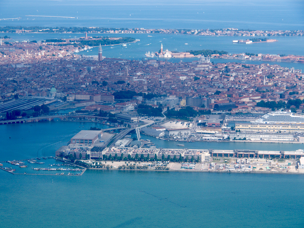 201406011006-VENEA016-E-M5.jpg OLYMPUS IMAGING CORP. E-M5 Airbus, Alitalia, Italia, Italija, Italy, Venecija, Veneto, Venezia, Venice, window seat