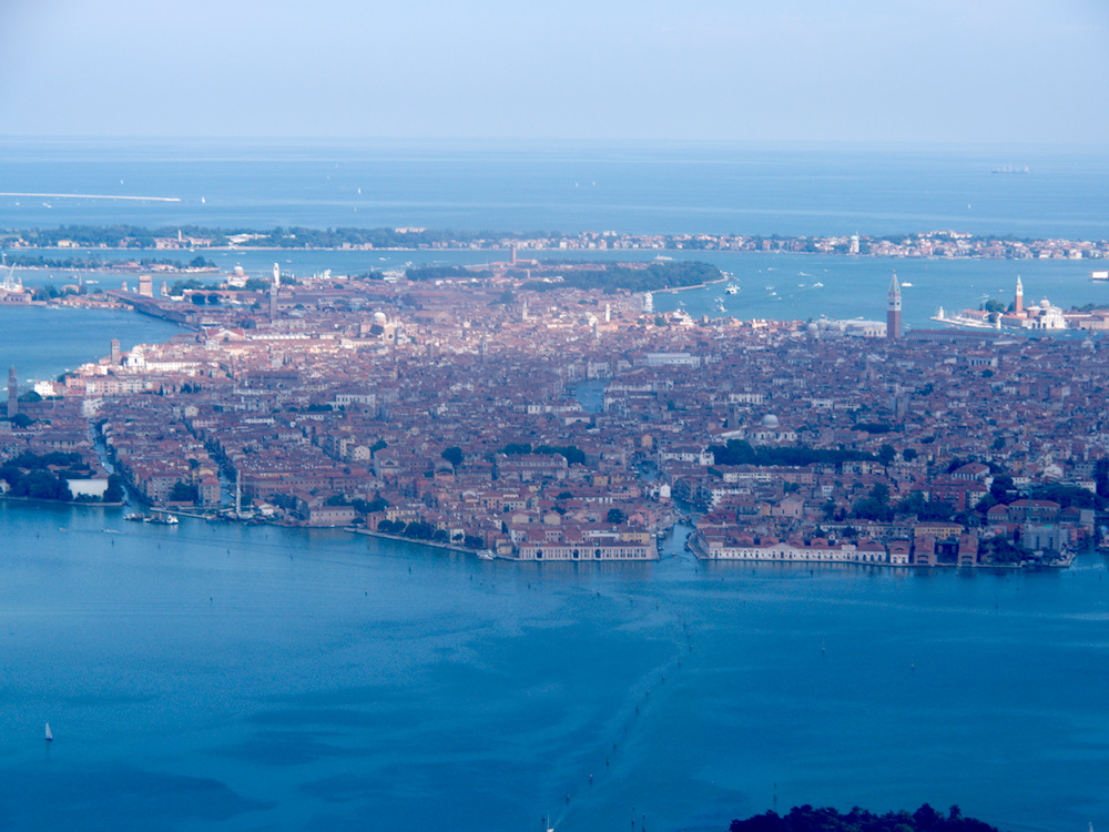201406011006-VENEA017-E-M5.jpg OLYMPUS IMAGING CORP. E-M5 Airbus, Alitalia, Italia, Italija, Italy, Venecija, Veneto, Venezia, Venice, window seat
