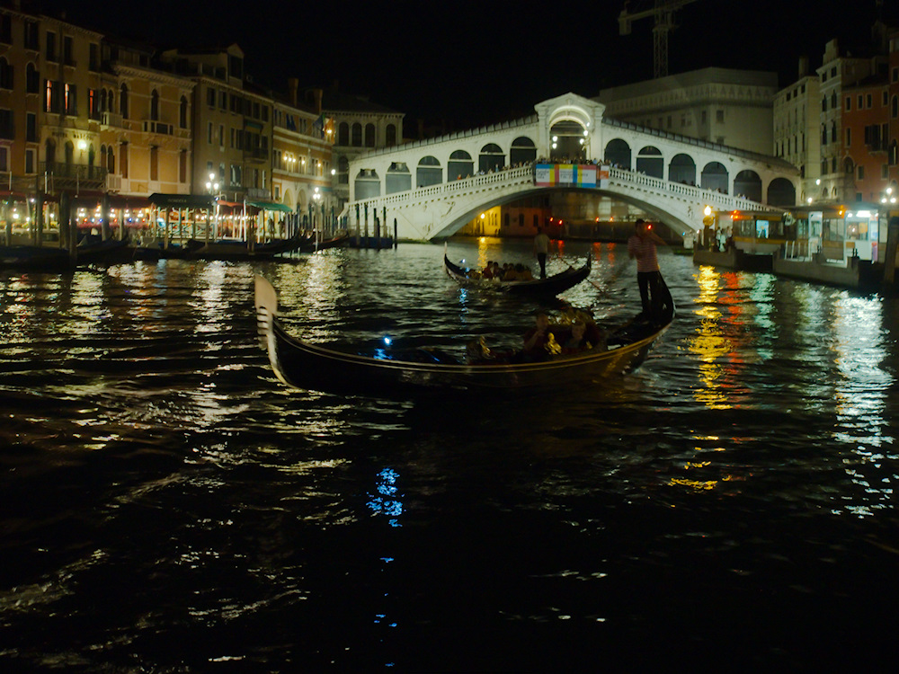 201406051638-VENEB122-E-M5.jpg OLYMPUS IMAGING CORP. E-M5 Italia, Italija, Italy, Rialto, Venecija, Veneto, Venezia, Venice, naktis, night